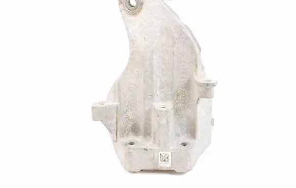 Engine mounting bracket