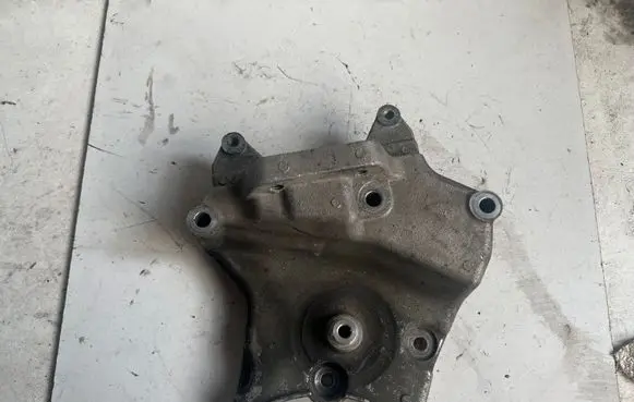 Opel Zafira B Timing chain cover 55192649