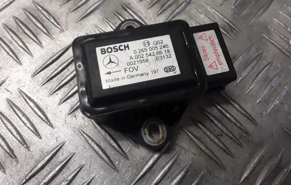 Mercedes-Benz E W211 ESP acceleration yaw rate sensor A0025426618 0265005246