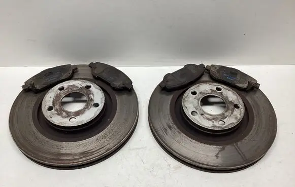 Toyota Avensis T270 Front brake disc