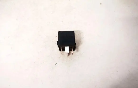 Mercedes-Benz R W251 Other relay a0025421319 v23134-b52-x336