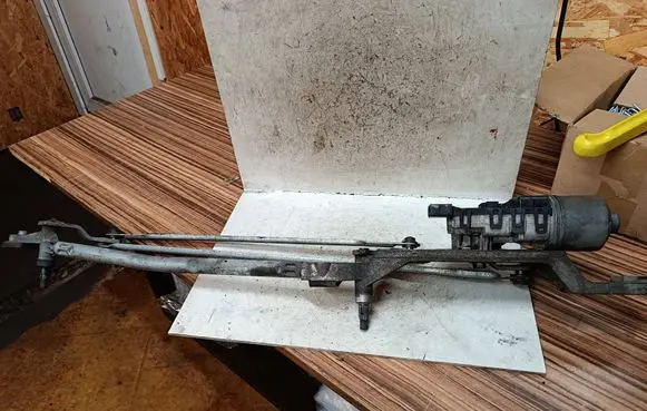 Ford Focus Front wiper linkage and motor 4M5117508AA