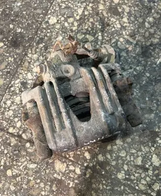 Opel Zafira A Rear brake caliper
