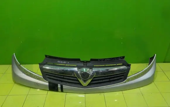 Opel Vivaro Front bumper upper radiator grill RP27
