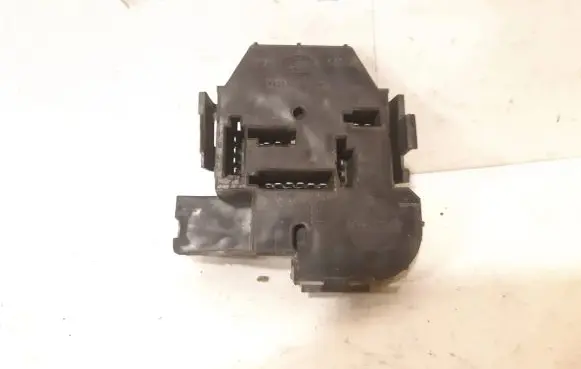 Volkswagen PASSAT B3 Tail light bulb cover holder 357945257