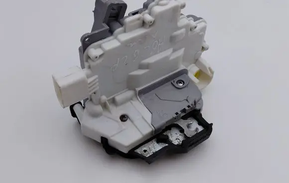 Audi A6 S6 C6 4F Front door lock