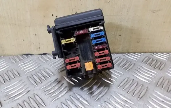 Peugeot 406 Fuse module