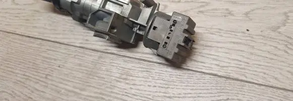 Ford Mondeo Mk III Ignition lock 3m513f880ad