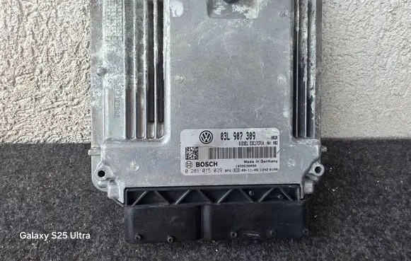 Volkswagen Golf VI Engine control unit/module 03L907309