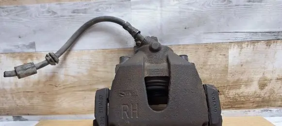 Front brake caliper