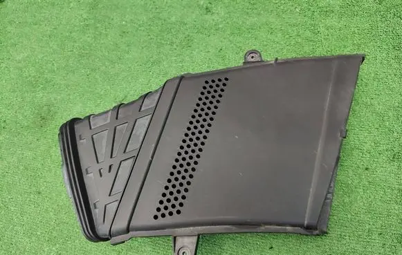 Audi Q5 SQ5 8R Air intake duct part 8R0129618J 8R0129618K