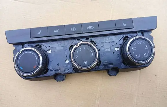 Skoda Octavia Mk3 (5E) Climate control unit 5E0820047E 5HB01117511