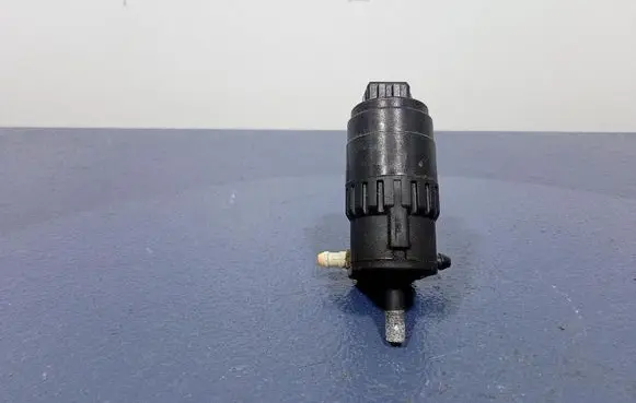 Maserati Levante Windscreen/windshield washer pump D2831