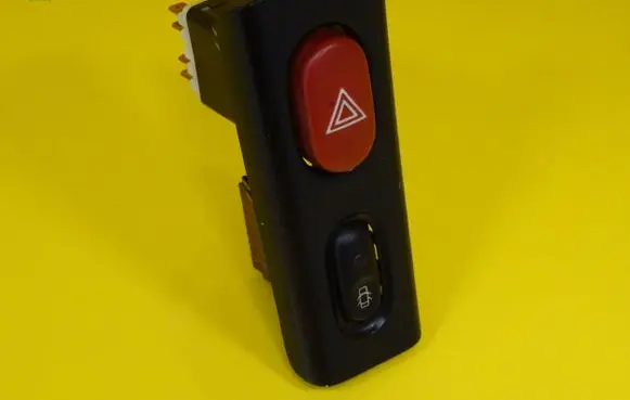 Renault Laguna I Hazard light switch 822955