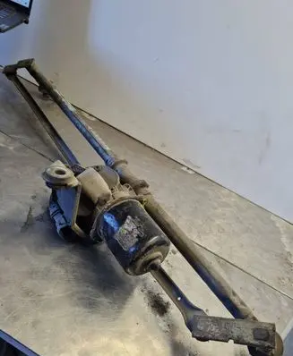 Front wiper linkage