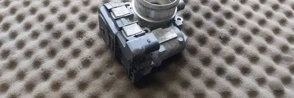 Volkswagen Golf V Throttle valve 03C133062D