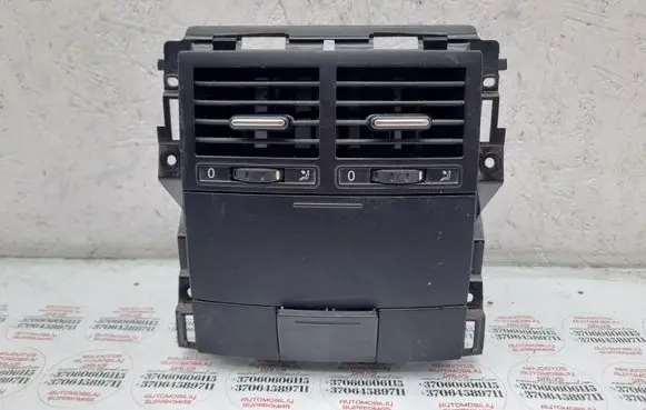 Volkswagen Touareg I Rear air vent grill 7L6819203D 7L6864251