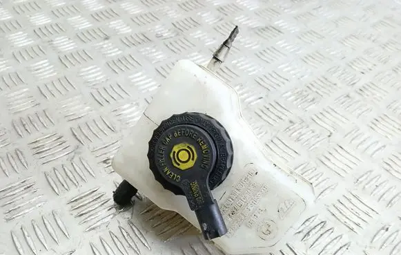 BMW 1 E82 E88 Brake fluid reservoir 
