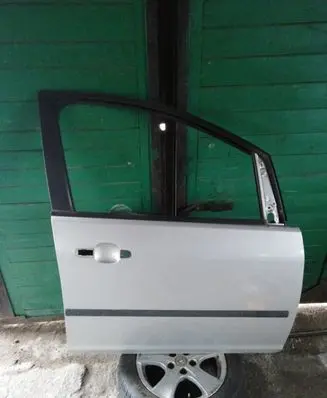 Ford C-MAX I Front door