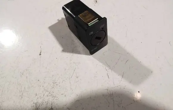Chevrolet Aveo Passenger airbag on/off switch 