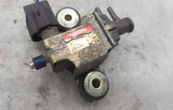 Toyota Corolla Verso E121 Turbo solenoid valve 1397000670