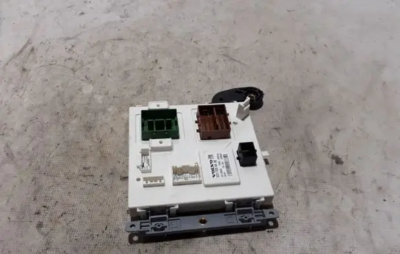Volvo XC90 Fuse module 32217335