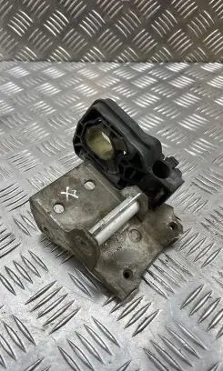 BMW 5 F10 F11 Radiator mount bracket 718651409