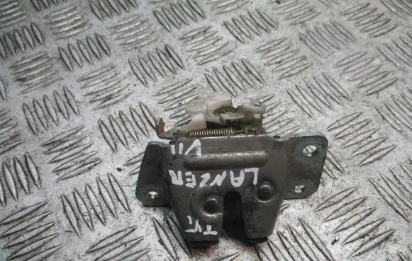 Mitsubishi Lancer Tailgate exterior lock 