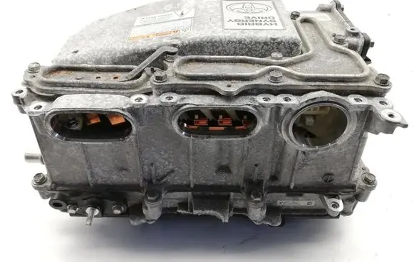 Voltage converter inverter