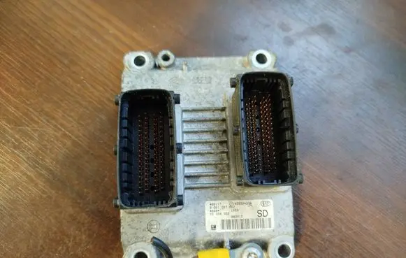 Opel Astra H Engine control unit/module 55350552 0261207962
