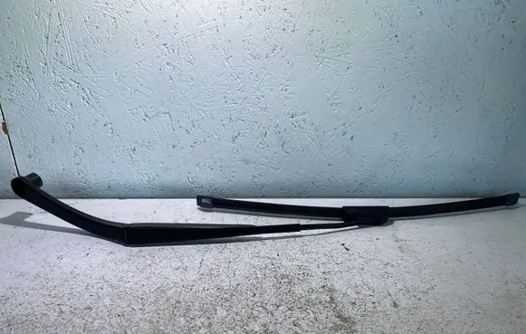 Dodge Challenger Windshield/front glass wiper blade 