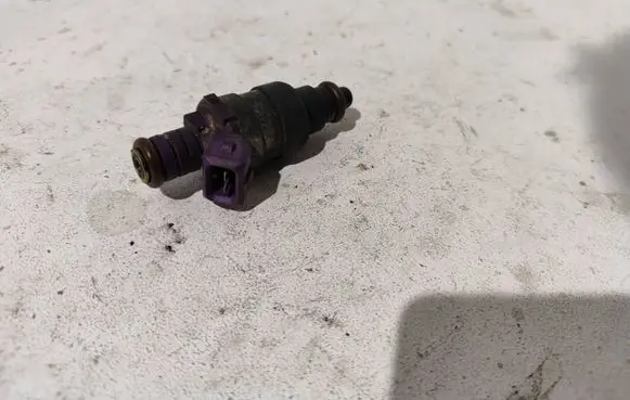 Volvo S40, V40 Fuel injector 9125118