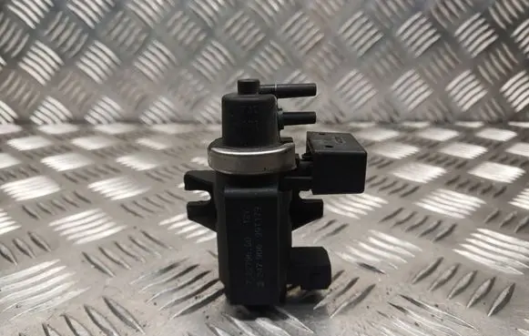 BMW 5 E60 E61 Turbo solenoid valve 2247906 72279600