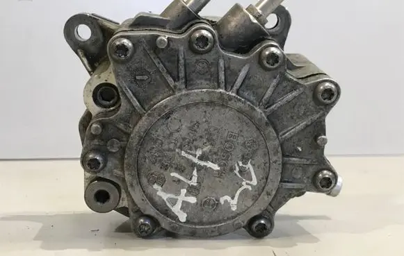 Audi A4 S4 B7 8E 8H Vacuum pump 03G145209