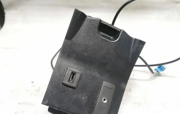 Mercedes-Benz B W246 W242 USB socket connector A2468230411 1221411