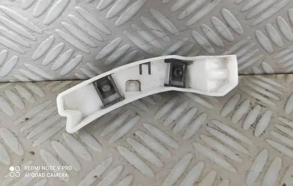 Peugeot 208 Front bumper mounting bracket 9673270180