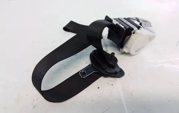 BMW 1 E82 E88 Front seatbelt 34083367D 0906101944
