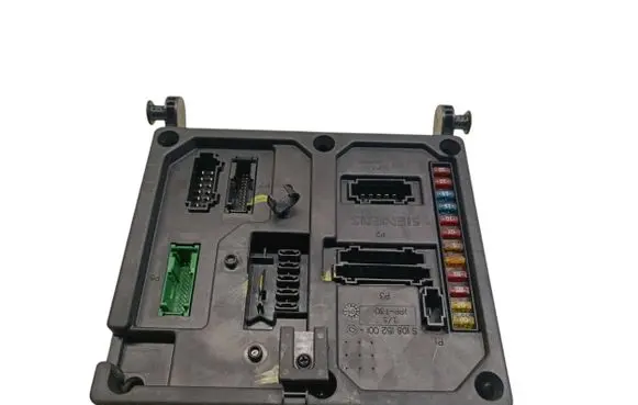 Ford Galaxy Fuse module 7M3962258R S110730200