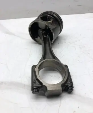Volkswagen PASSAT B6 Piston with connecting rod