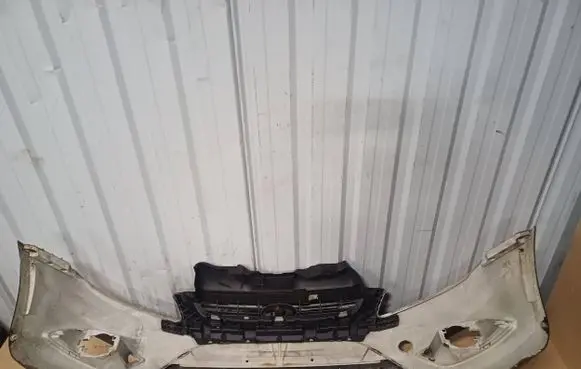 Ford Focus Front bumper 8M5117757A