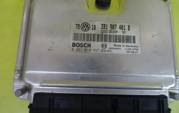Volkswagen PASSAT B5 Engine control unit/module 3B1907401B