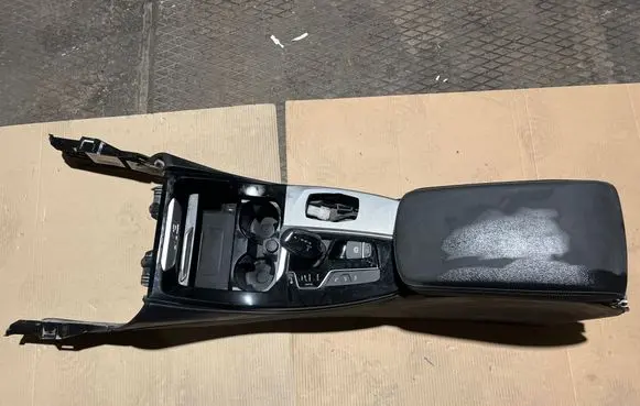 BMW X3 G01 Center console 13662921 1819662021