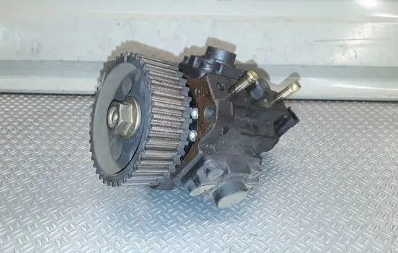 Opel Vectra C Fuel injection high pressure pump 0445010156 0055206679