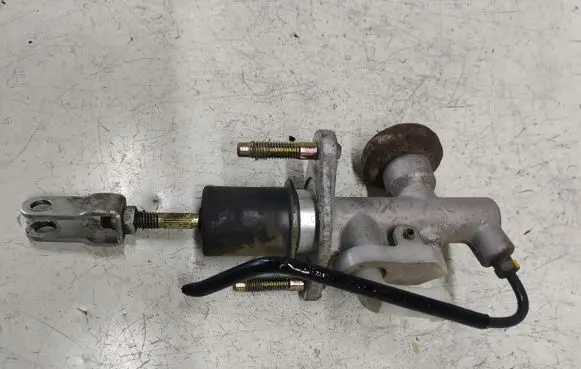 Nissan Almera Tino Clutch slave cylinder 