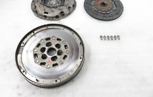Fiat Sedici Dual mass flywheel 415024110 324039410 124037910