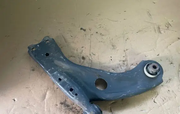 Citroen C4 II Picasso Front control arm