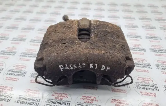 Volkswagen PASSAT B7 Front brake caliper 