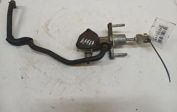 Honda FR-V Clutch master cylinder