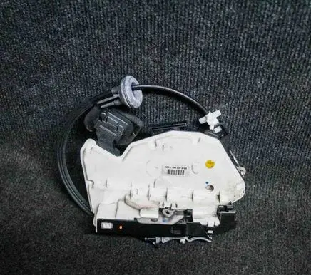Volkswagen Polo V 6R Front door lock 5K1837016A