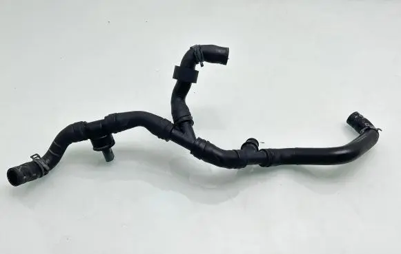Volkswagen PASSAT B8 Engine coolant pipe/hose 3Q0122157S